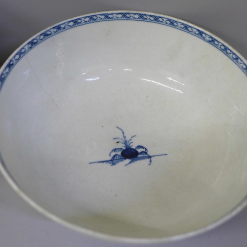 637 - A first period Worcester porcelain bowl, 1760, and a Grainger Worcester bowl, circa 1820, one cracke... 