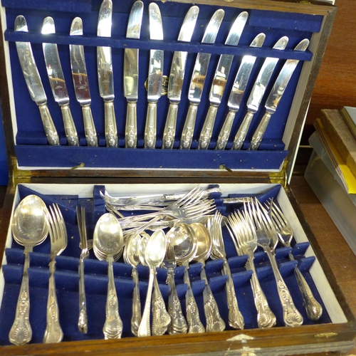 658 - A canteen of plated cutlery