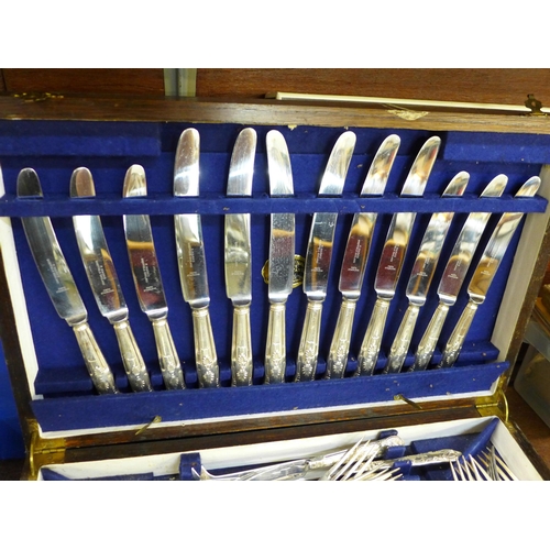 658 - A canteen of plated cutlery