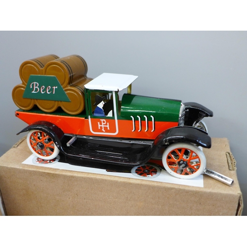 677 - A collection of tin plate toys