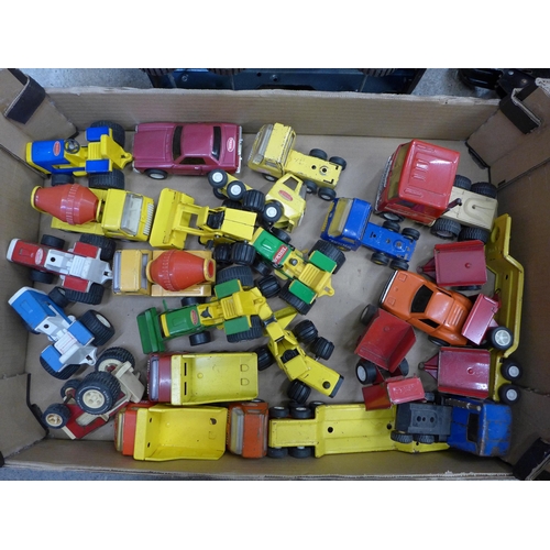 719 - A collection of Tonka toys