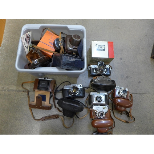 726 - A collection of cameras including Minolta, a Canon AV-1, etc.