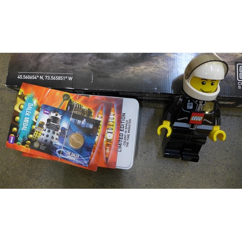 727 - A Call of Duty Mega Blocks set, Lego Batman movie outfit and Lego torch, Dr. Who items, etc.