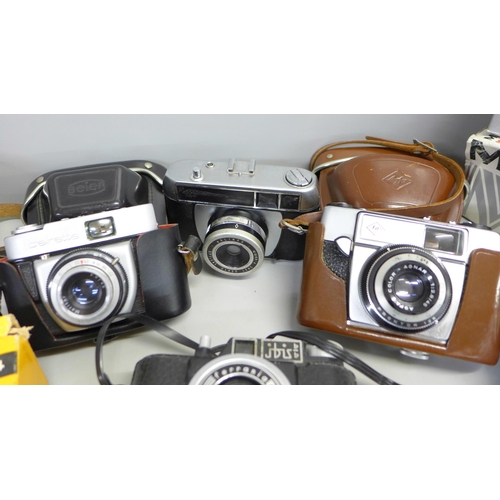 763 - A collection of vintage cameras, camera accessories, etc.