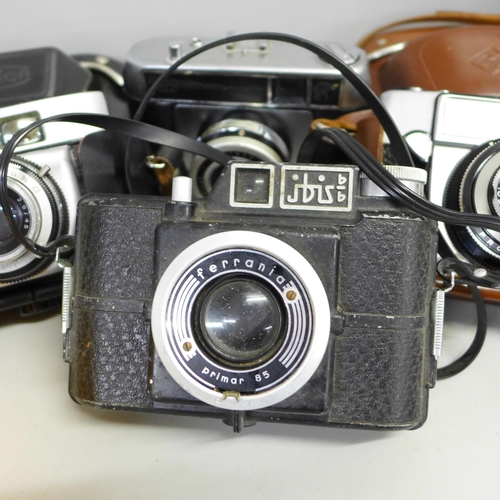 763 - A collection of vintage cameras, camera accessories, etc.