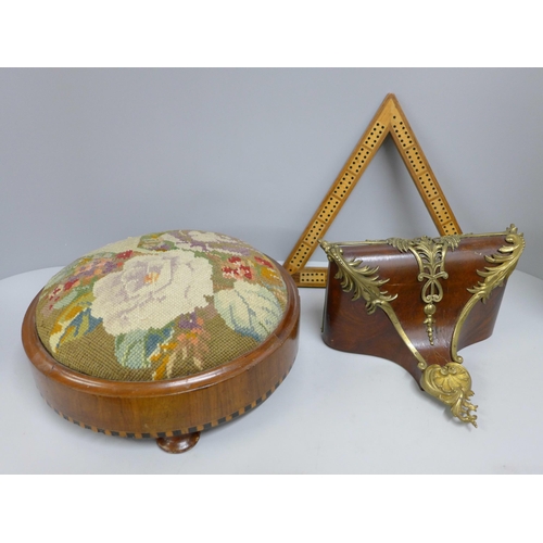 781 - A mahogany and gilt metal clock bracket, a cribbage board and a foot stool