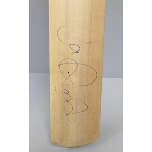 805 - A Joe Root signed cricket bat