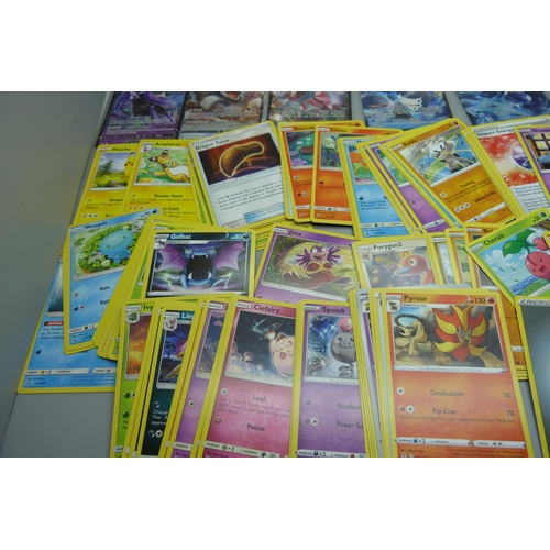 813 - 110 Pokemon cards including 11 Holographic V cards