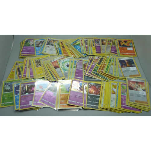 814 - 150 Holographic Pokemon cards