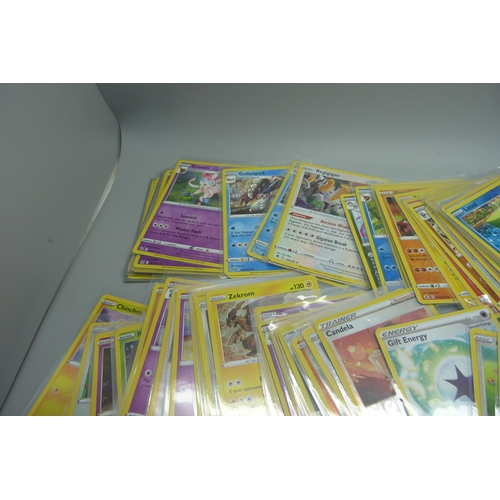 814 - 150 Holographic Pokemon cards