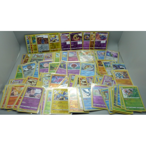 816 - 150 Holographic Pokemon cards