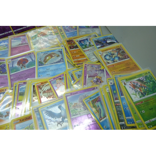 816 - 150 Holographic Pokemon cards