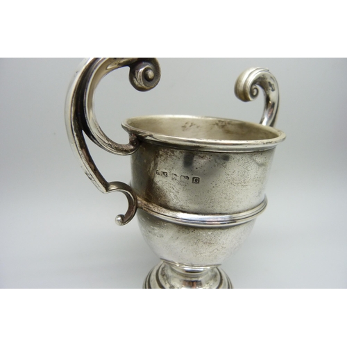 821 - A silver trophy, 111g