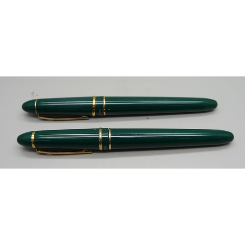 847 - A Daniel Hechter fountain pen and ballpoint pen set