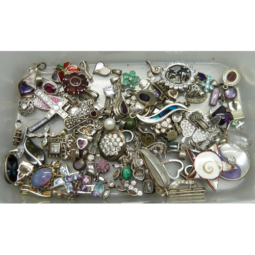 852 - A collection of silver pendants