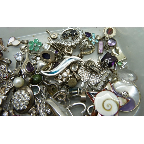 852 - A collection of silver pendants