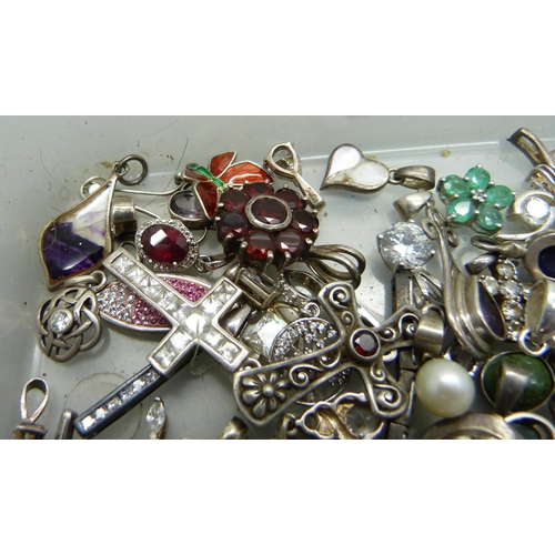 852 - A collection of silver pendants