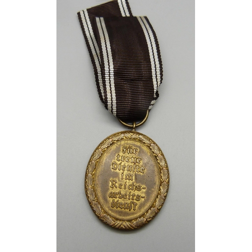 864 - A German Labour Force, Four Year Service medal