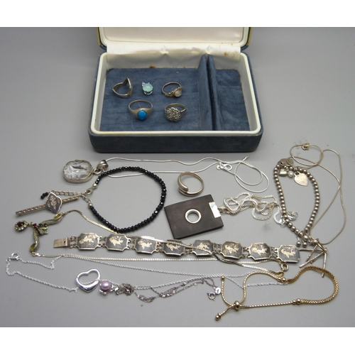 869 - A jewellery box and silver jewellery