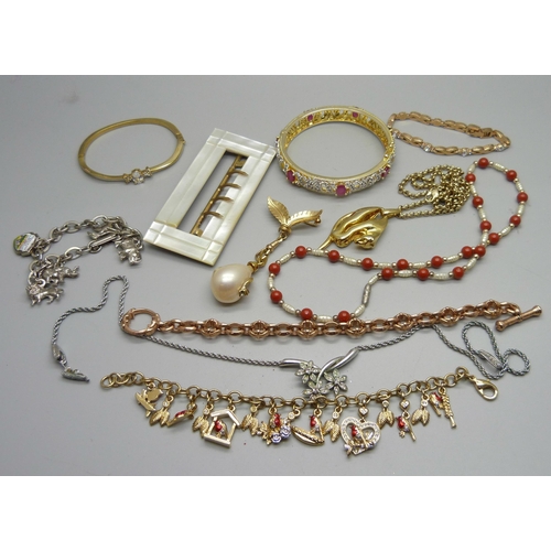 872 - Costume jewellery