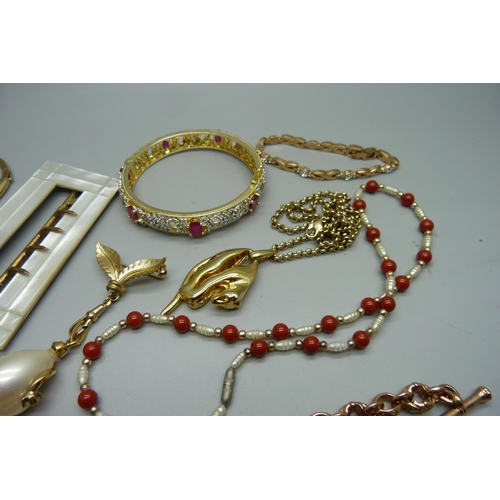 872 - Costume jewellery