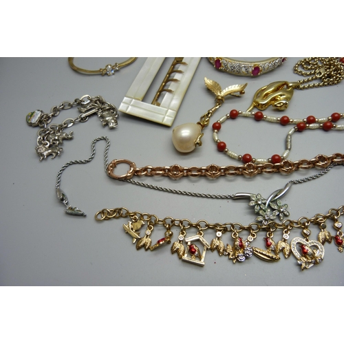 872 - Costume jewellery