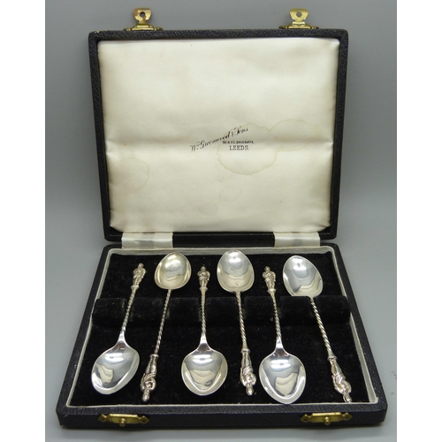 875 - Six apostle spoons, boxed, Chester 1902, 61g, (5+1)