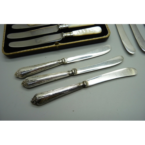 877 - A set of six silver handled knives and six mother of pearl