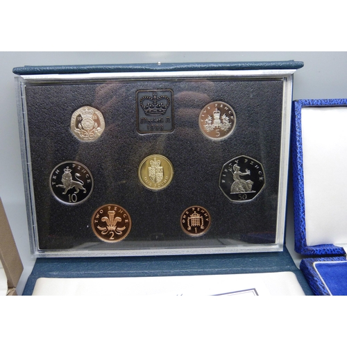 881 - A silver proof crown, a 1988 Royal Mint decimal coin set, a Lucitania medallion, etc.