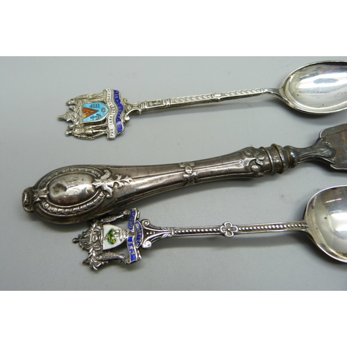 883 - Four silver spoons and a Victorian silver butter knife, 76g