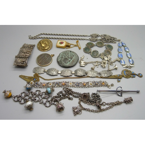 888 - Vintage jewellery