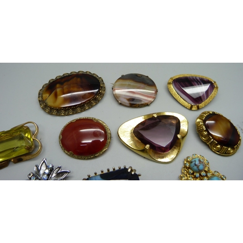 890 - Vintage and other brooches, etc., including citrine and banded agate