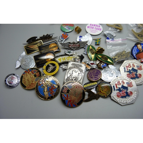 892 - A collection of Harley-Davidson and Triumph badges and Star Trek badges