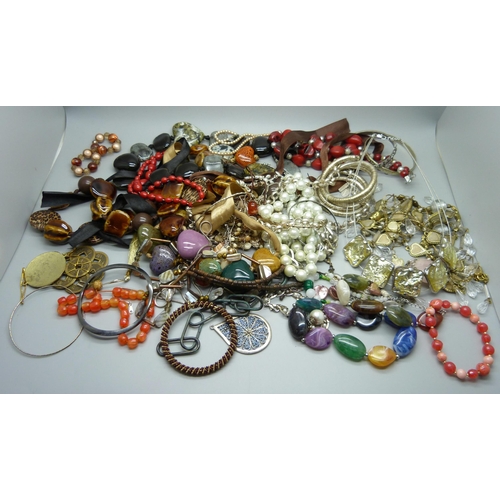 895 - Costume jewellery, etc.