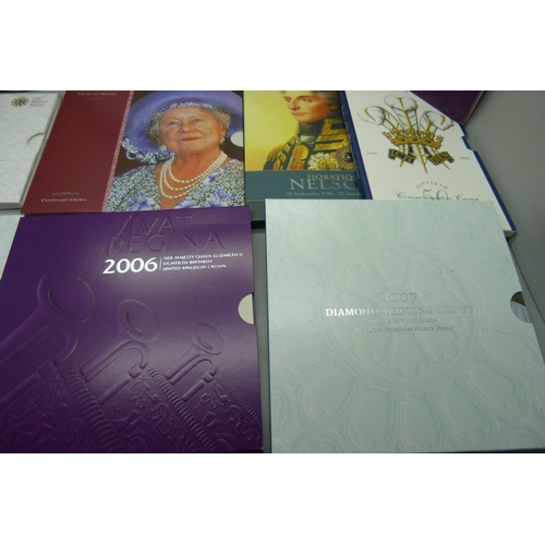 900 - Twelve £5 coin packs including Horatio Nelson, Queen Elizabeth I, The Queen Mother, Diamond Wedding,... 