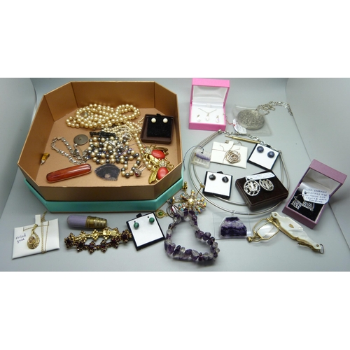 901 - Costume jewellery including an amethyst bracelet, Blue John set in resin, etc., (mother of pearl lor... 