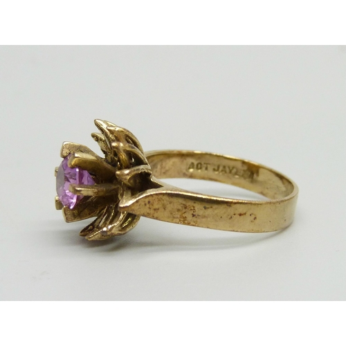 917 - A 9ct gold and amethyst solitaire ring, 4.8g