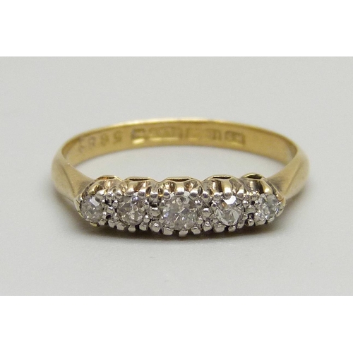 922 - An 18ct gold five stone diamond ring, 2.3g, M