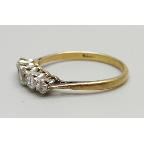 923 - An 18ct gold, five stone diamond ring, 0.5carat diamond weight, 2.5g, O