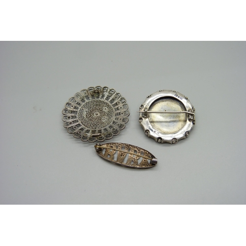 929 - A silver 'Baby' brooch, a Victorian silver buckle brooch and a filigree brooch lacking pin