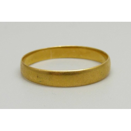 932 - A Victorian 22ct gold wedding band, 1.3g, L, Birmingham 1885