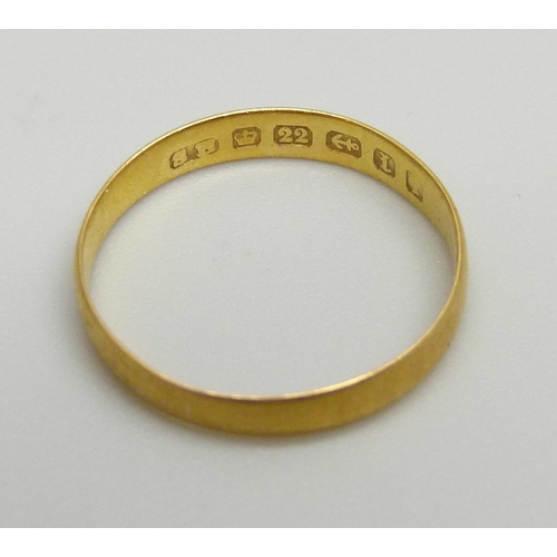 932 - A Victorian 22ct gold wedding band, 1.3g, L, Birmingham 1885