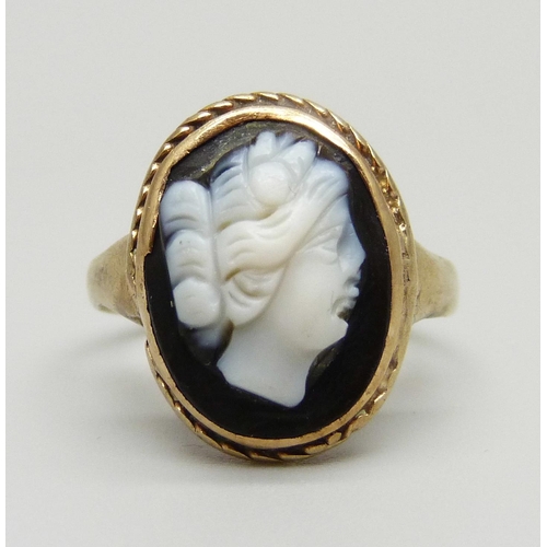 954 - A 9ct gold cameo ring, 3g, L