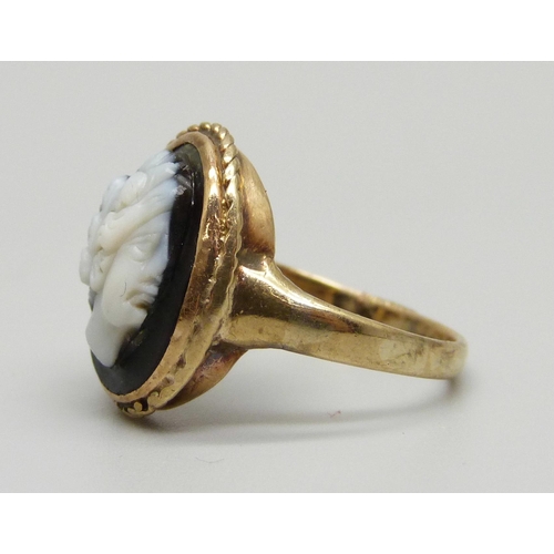 954 - A 9ct gold cameo ring, 3g, L