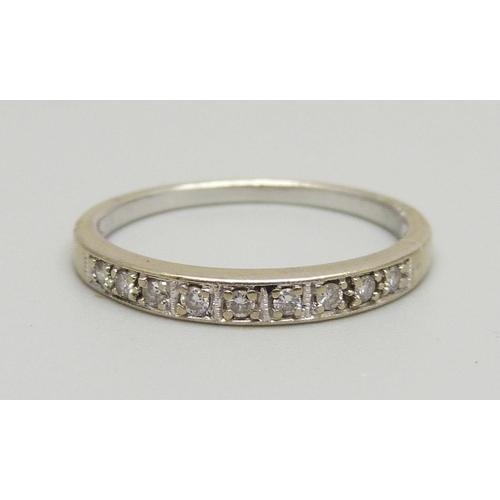 969 - An 18ct gold and diamond ring, 2.2g, O