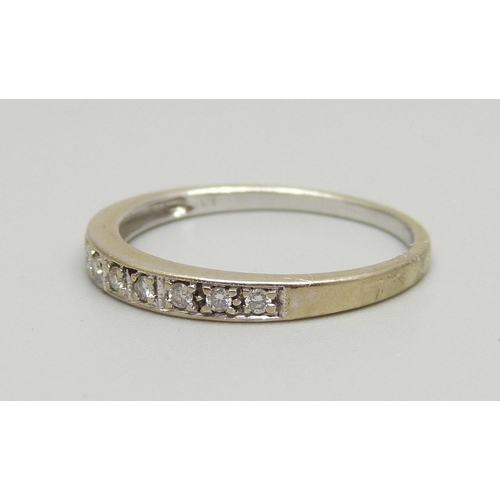 969 - An 18ct gold and diamond ring, 2.2g, O