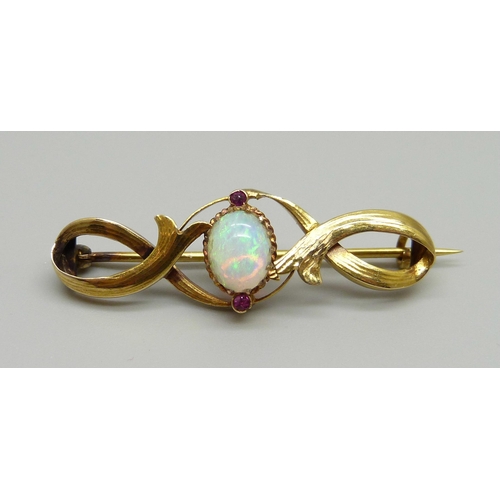 972 - A 15ct gold and opal brooch, 3.1g