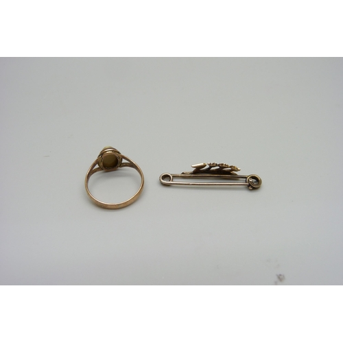 974 - A 9ct gold ring, 1.8g, L, and a 9ct gold brooch, 1.4g, lacking one pearl