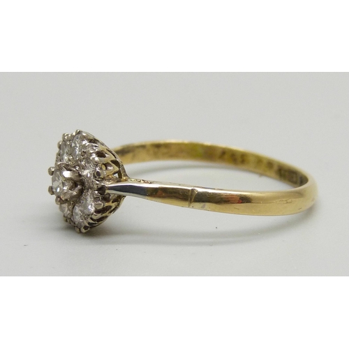 985 - An 18ct gold and platinum set diamond cluster ring, 2.6g, T