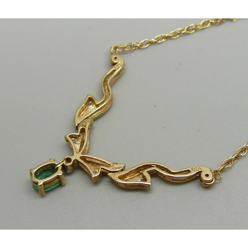 999 - A 9ct gold, emerald and diamond necklace, 3.5g